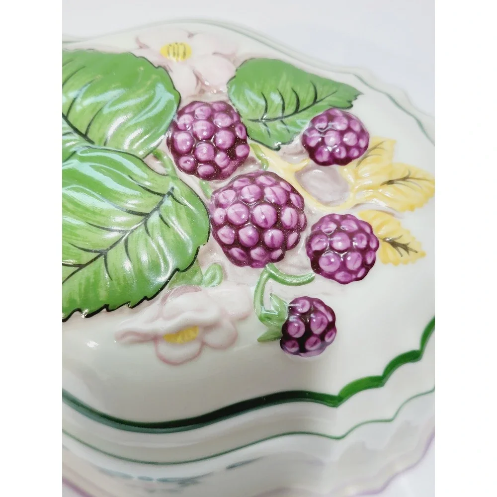 Le Cordon Bleu Franklin Mint Berry Jello Mold 1986 Ceramic Wall Hanging White
